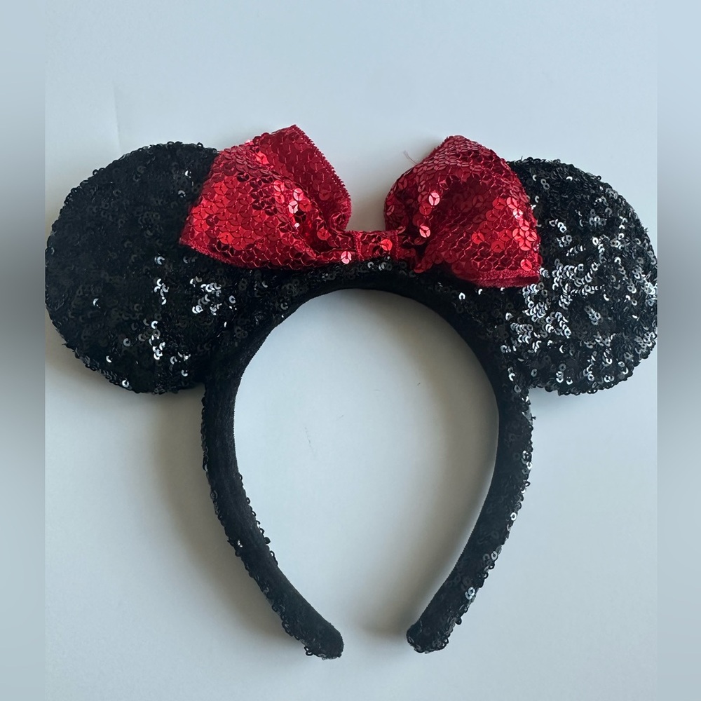 Disney Minnie Mouse Classic Sequin Red Bow Black Color Ear Headband